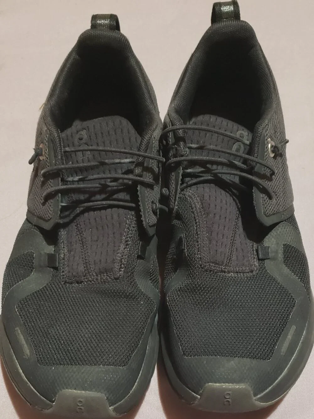 Boys size 5.5 tennis shoes